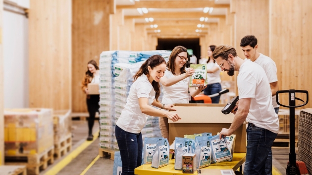 Green Petfood kooperiert mit TV-Moderatorin Kate Kitchenham - Quelle: Green Petfood